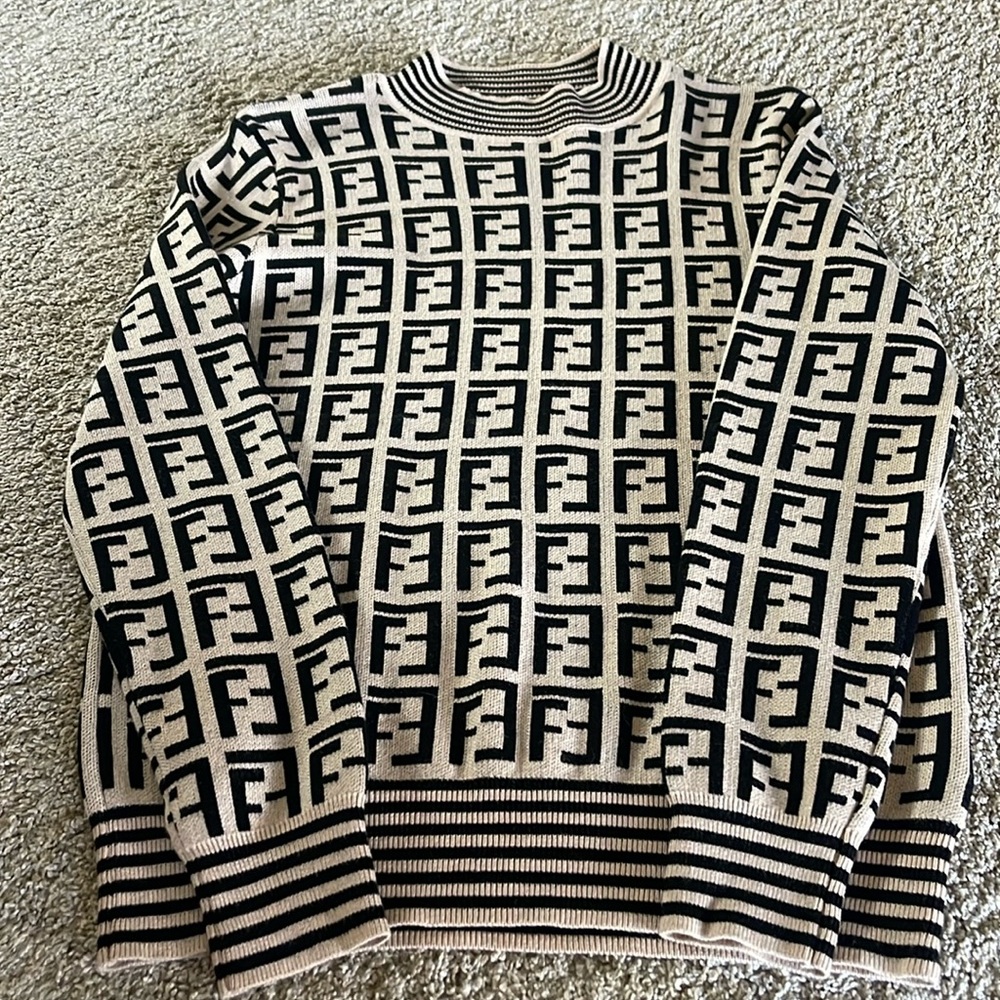 Frendi Sweater size medium
